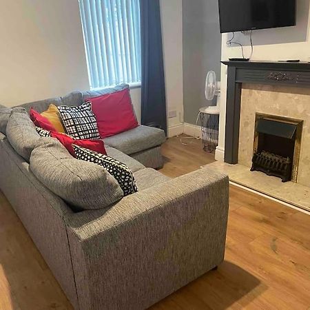 Wv1 Budget Contractor Stays- 5 Beds - Discounts Ok Wolverhampton Zewnętrze zdjęcie