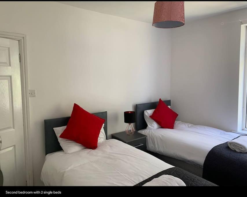 Wv1 Budget Contractor Stays- 5 Beds - Discounts Ok Wolverhampton Zewnętrze zdjęcie