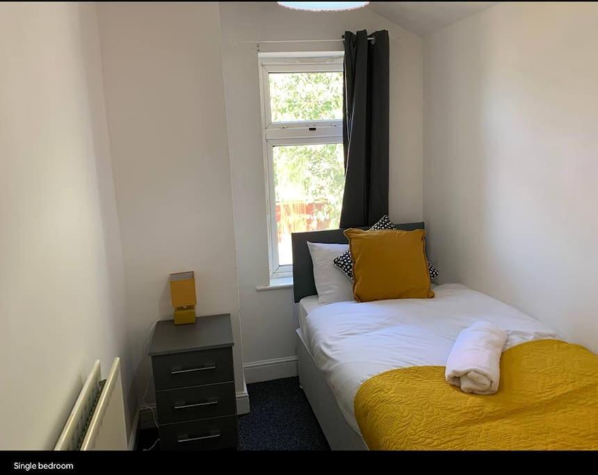 Wv1 Budget Contractor Stays- 5 Beds - Discounts Ok Wolverhampton Zewnętrze zdjęcie