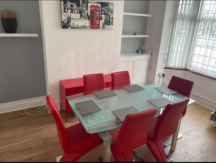 Wv1 Budget Contractor Stays- 5 Beds - Discounts Ok Wolverhampton Zewnętrze zdjęcie