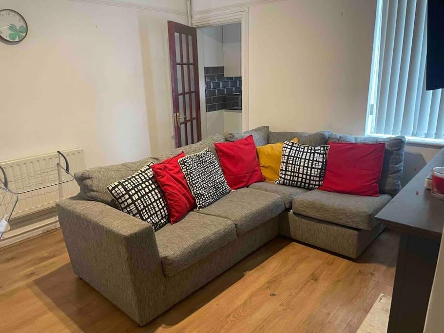 Wv1 Budget Contractor Stays- 5 Beds - Discounts Ok Wolverhampton Zewnętrze zdjęcie